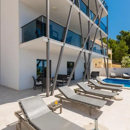 Mia 4 - Omis By Guide