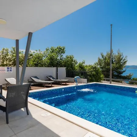 Mia 4 - Omis By Guide Apartment *
